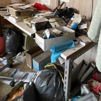 Vervuilde woning ontruimen: de werkkamer
